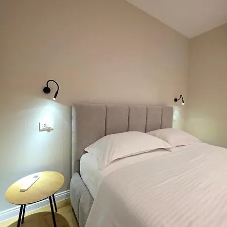 Jacuzzi Living Center 1 شقة