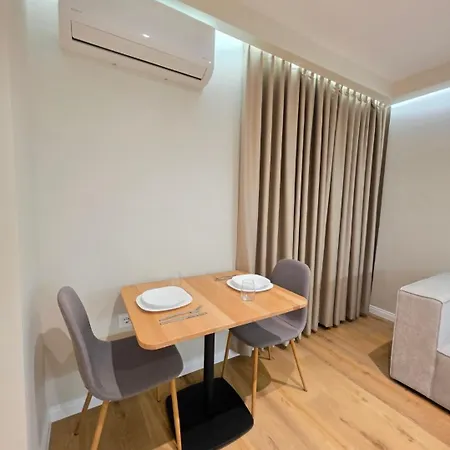 Jacuzzi Living Center 1