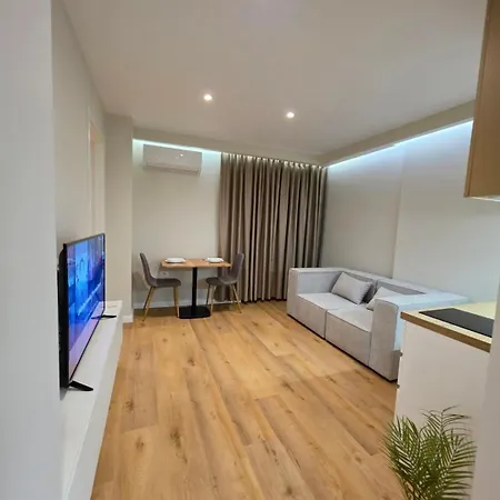 Jacuzzi Living Center 1 شقة تيرانا