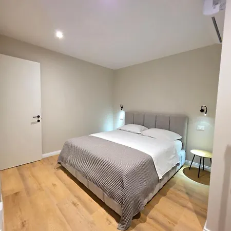 Jacuzzi Living Center 1 شقة تيرانا